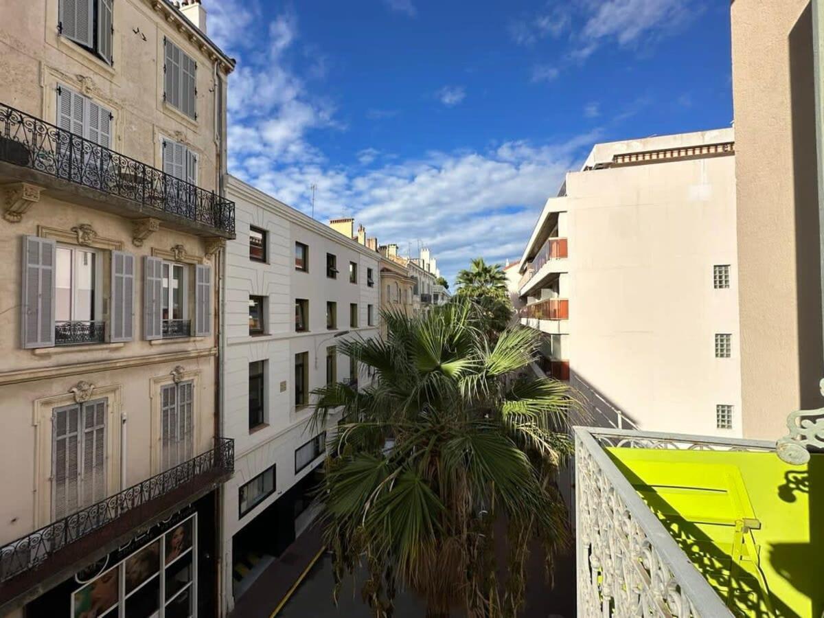 B080- A L'etroit A L'hotel Bienvenue Chez Nous Cannes