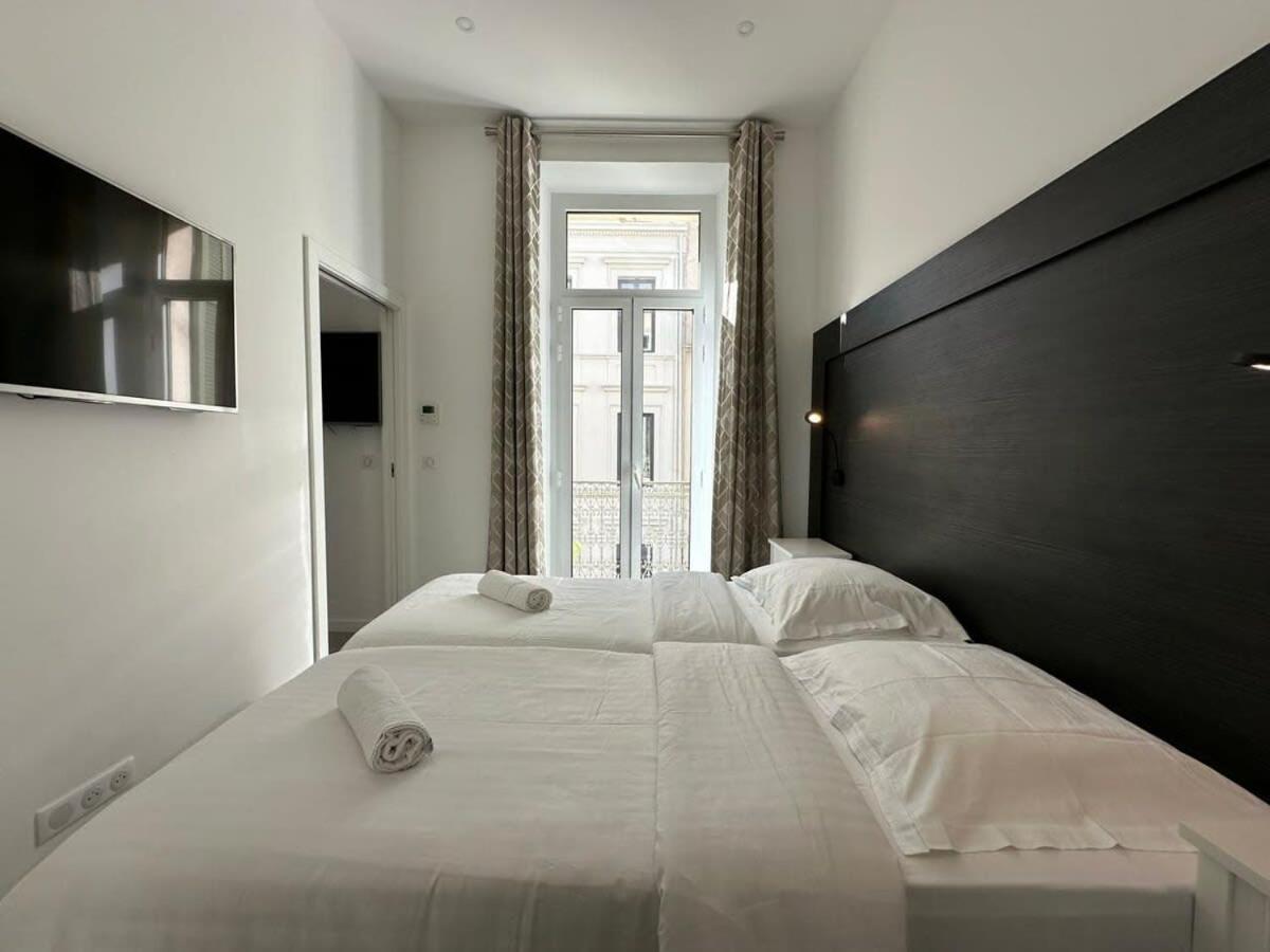 B080- A L'etroit A L'hotel Bienvenue Chez Nous * Cannes